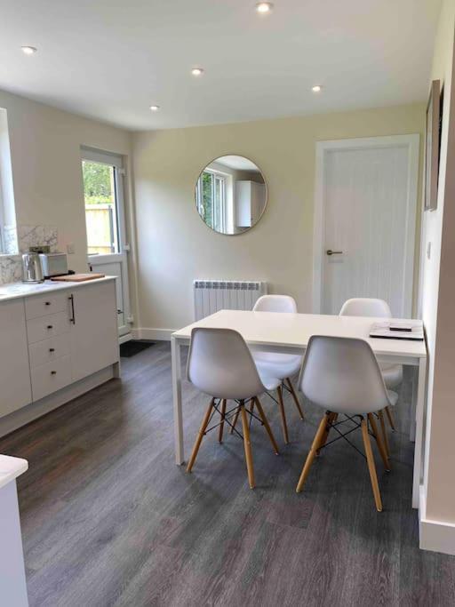 Larks Leaze Lodge, Steeple Ashton, Wiltshire Trowbridge Εξωτερικό φωτογραφία