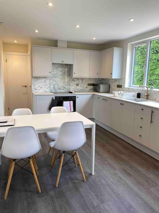 Larks Leaze Lodge, Steeple Ashton, Wiltshire Trowbridge Εξωτερικό φωτογραφία