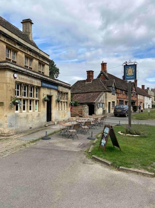 Larks Leaze Lodge, Steeple Ashton, Wiltshire Trowbridge Εξωτερικό φωτογραφία