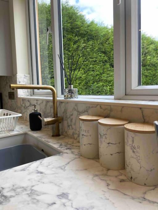Larks Leaze Lodge, Steeple Ashton, Wiltshire Trowbridge Εξωτερικό φωτογραφία
